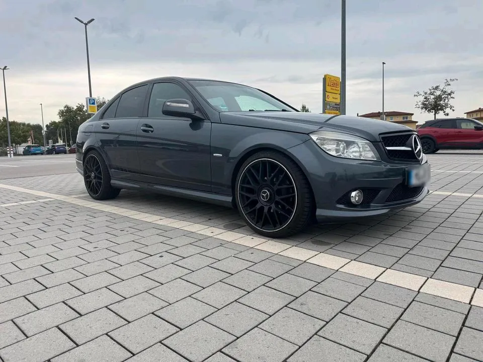 Mercedes-Benz C230