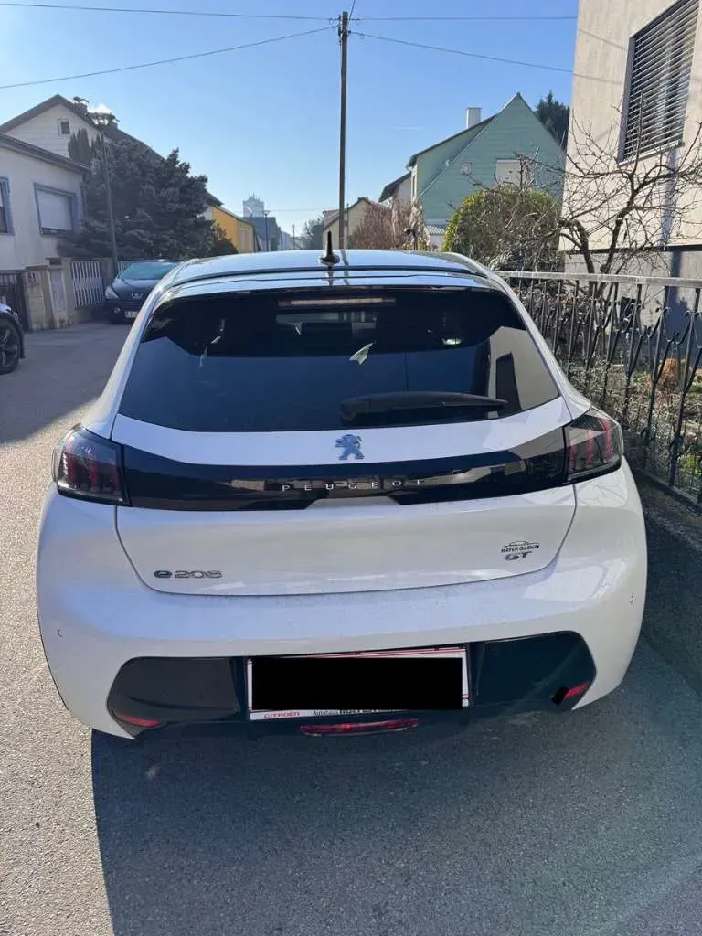 Peugeot E-208 2023 photo 2