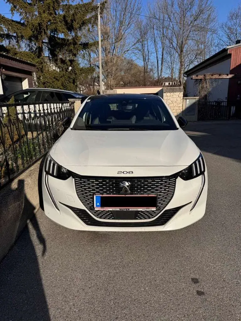 Peugeot E-208