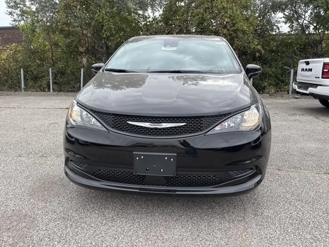 Chrysler Grand Caravan 2027 photo 2