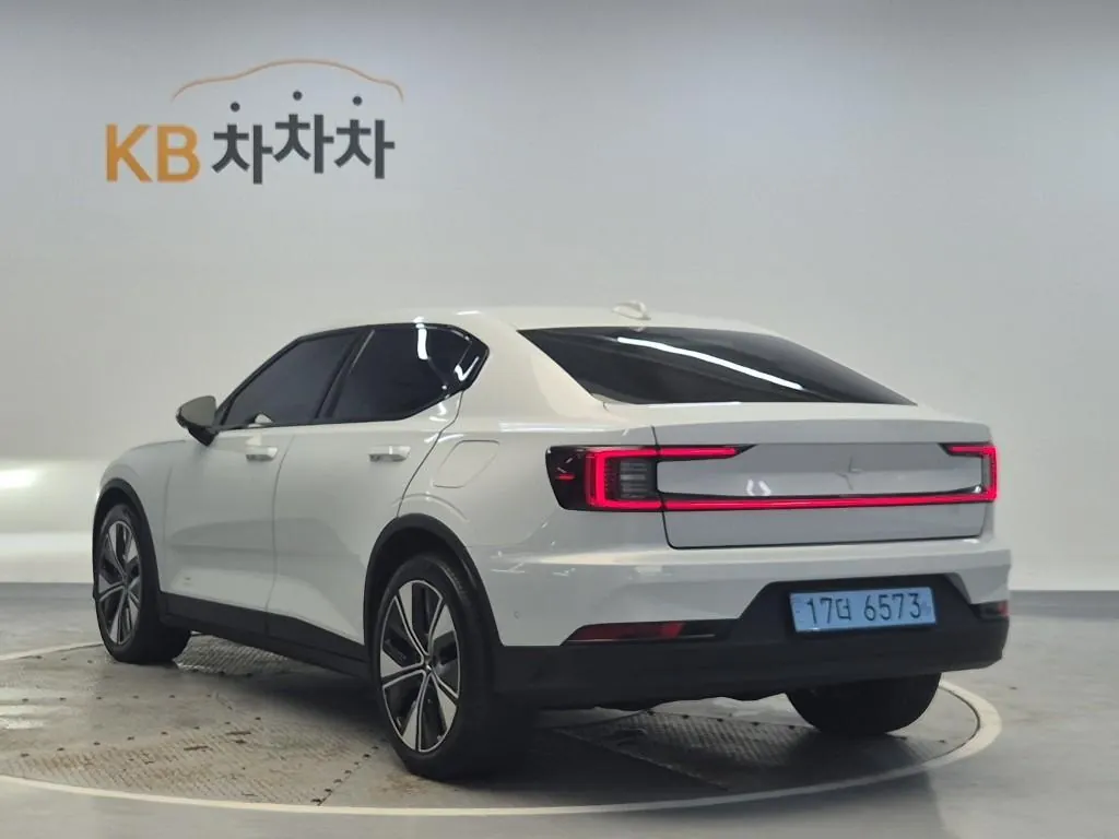 Polestar 2 2023 photo 2