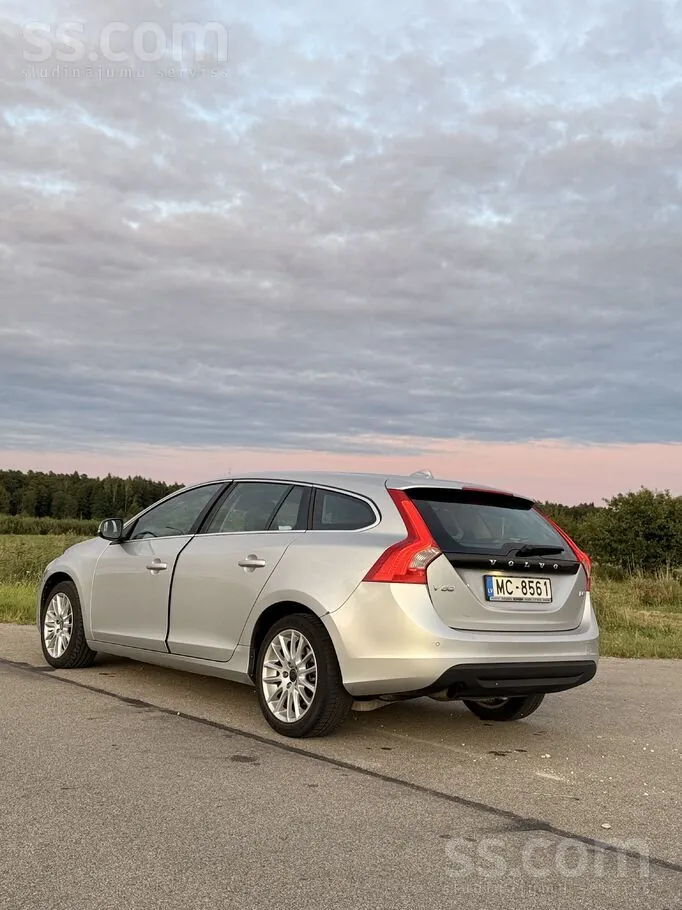 Volvo V60 2011 photo 4
