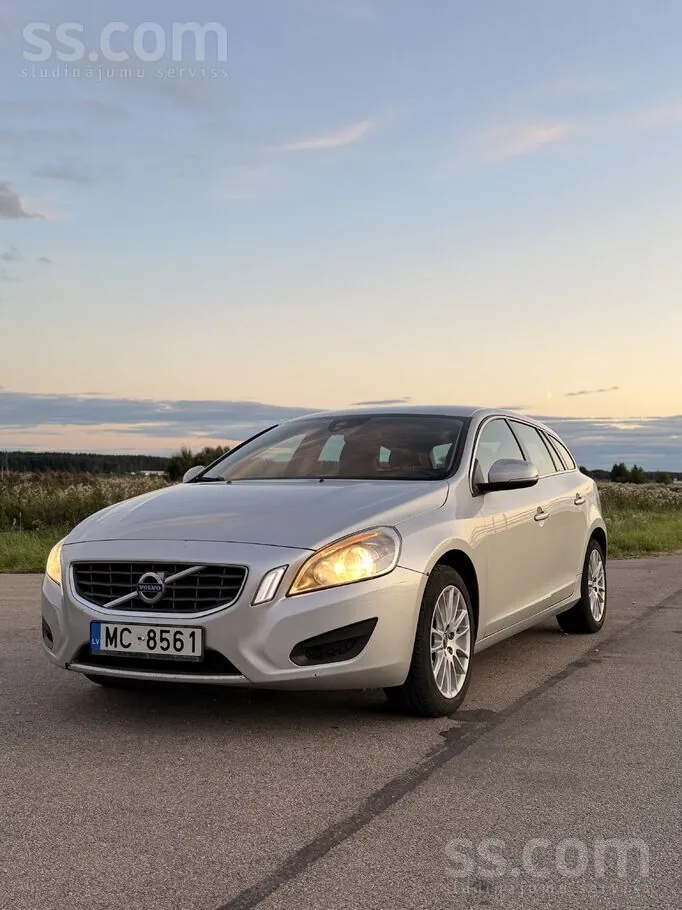 Volvo V60 2011 photo 2