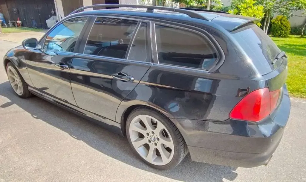 BMW 3 Series 2009 photo 3