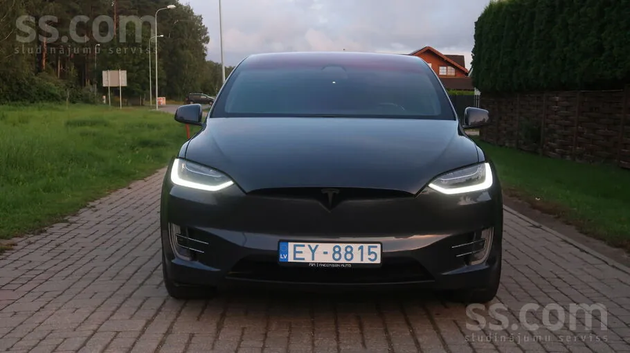 Tesla Model X 2017 photo 2