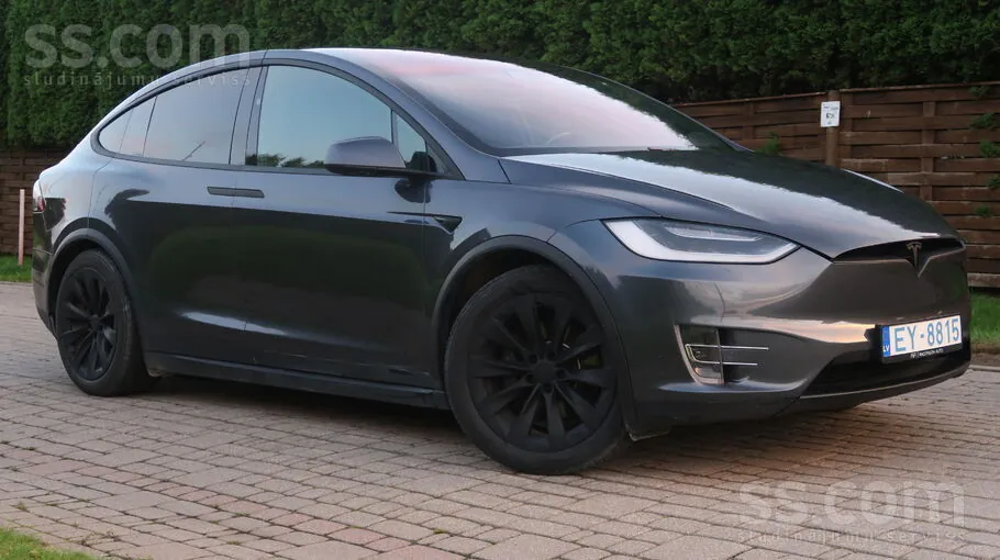 Tesla Model X 2017 photo 4