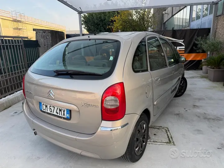 Citroen Xsara Picasso 2004 photo 2