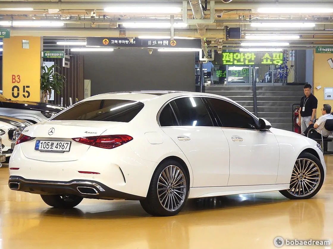 Mercedes-Benz C300 2023 photo 3