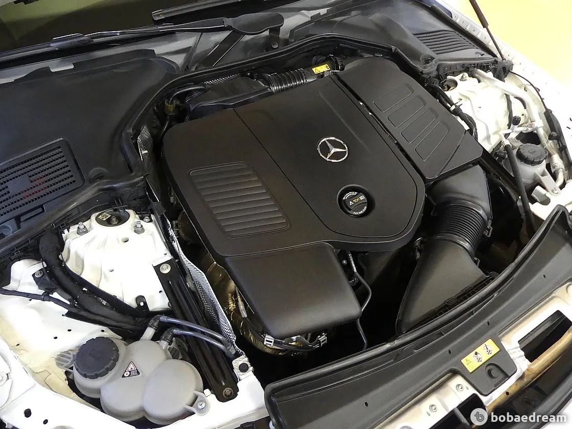 Mercedes-Benz C300 2023 photo 5