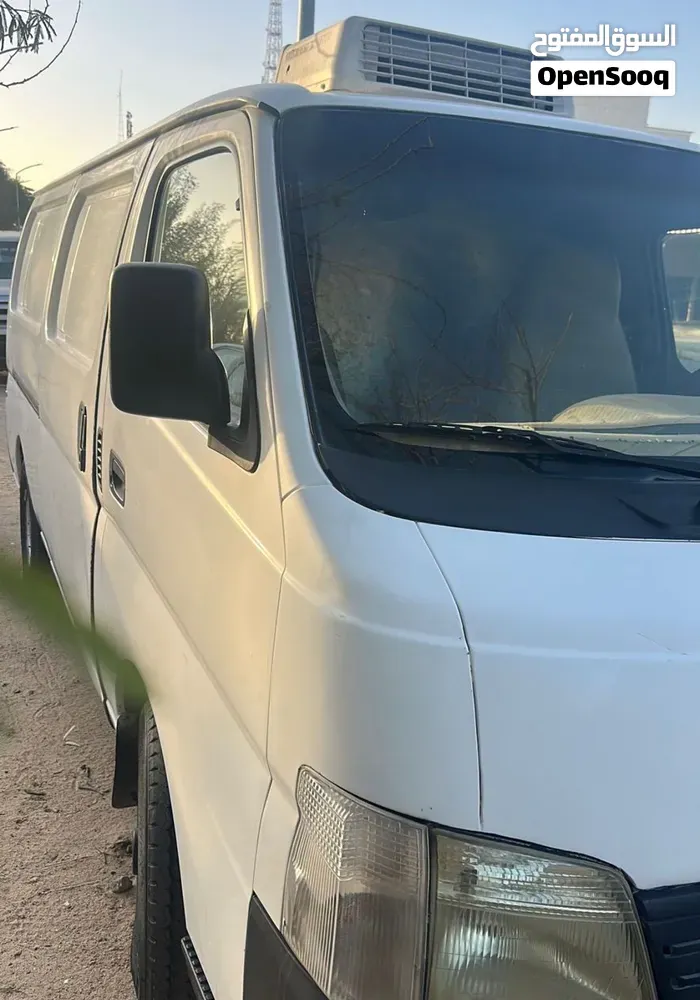 Nissan Urvan 2002 photo 2