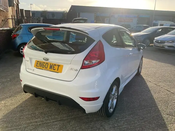 Ford Fiesta 2011 photo 5