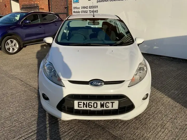 Ford Fiesta 2011 photo 2