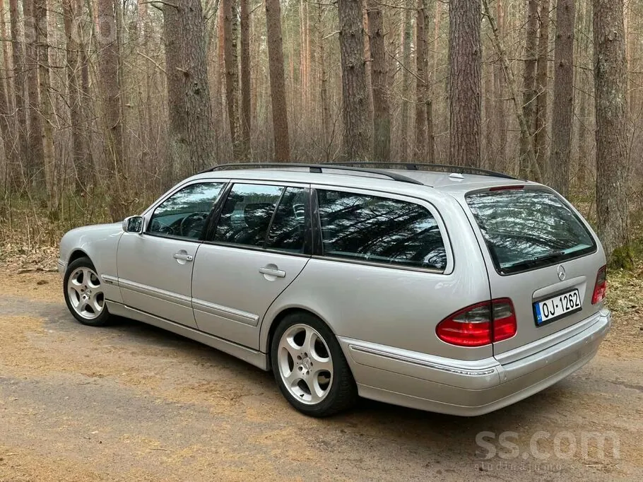 Mercedes-Benz E280 2002 photo 3