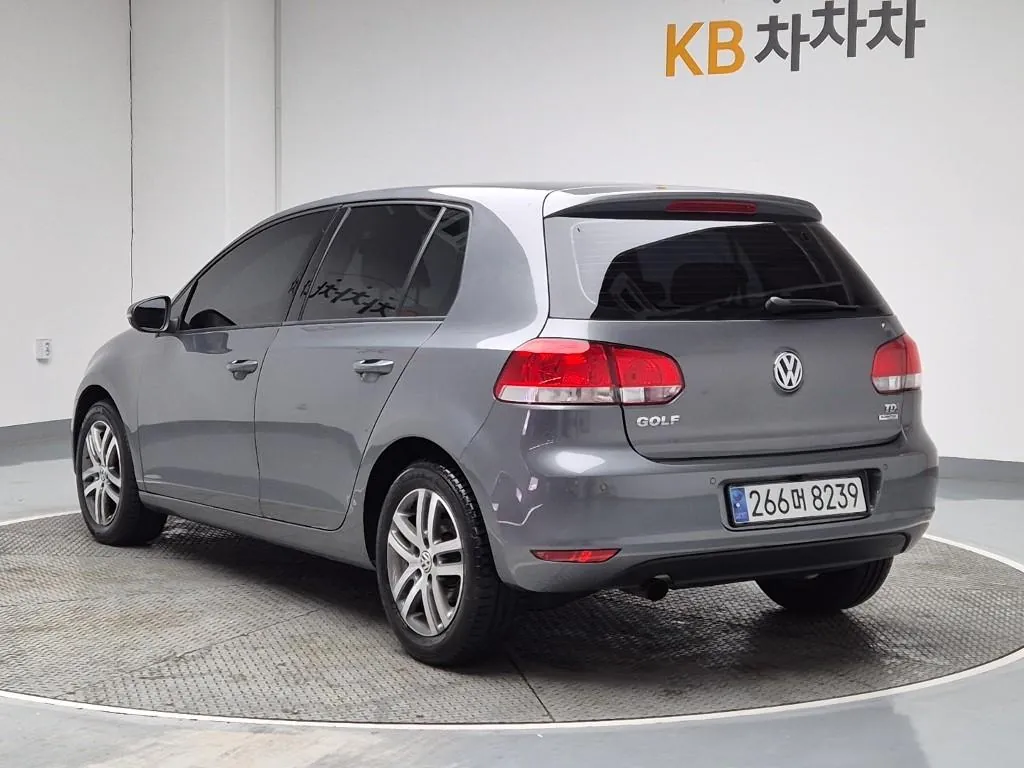 Volkswagen Golf 2011 photo 2