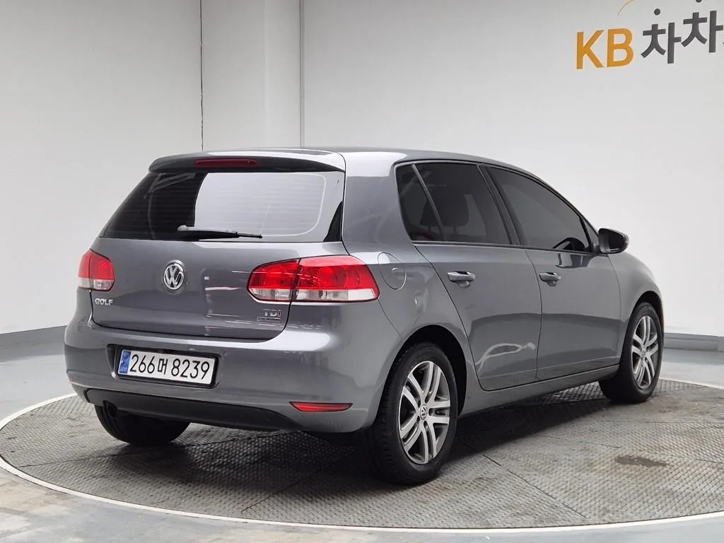 Volkswagen Golf 2011 photo 3