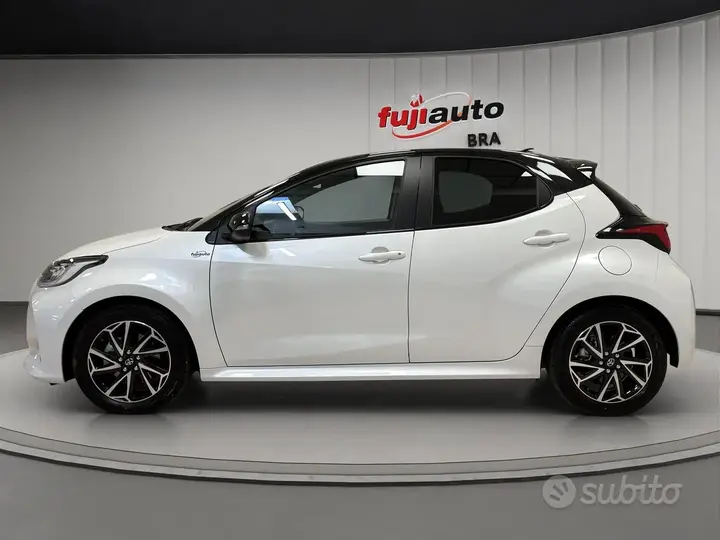 Toyota Yaris 2022 photo 2