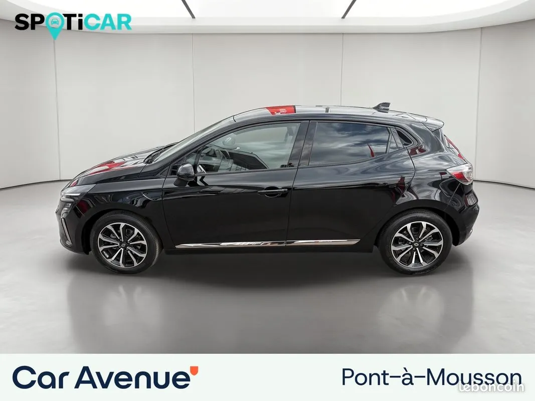 Renault Clio 2023 photo 2