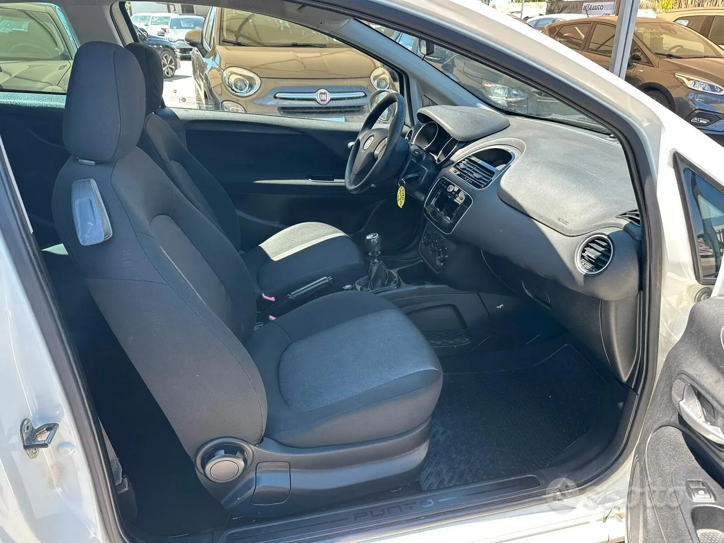 Fiat Punto 2013 photo 2