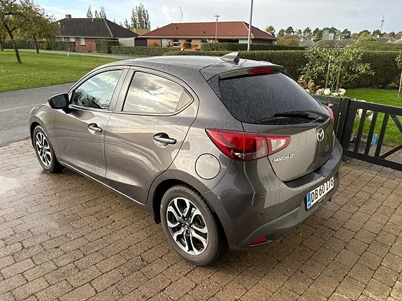 Mazda 2 2017 photo 2
