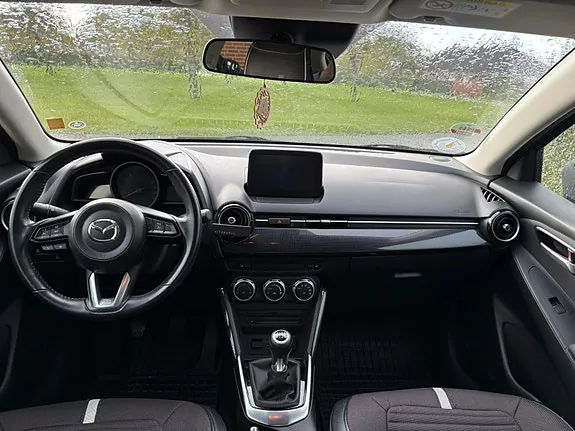 Mazda 2 2017 photo 5