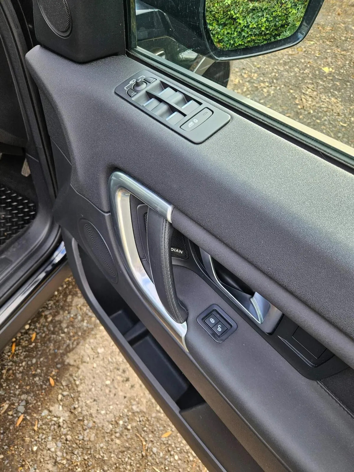 Land Rover Discovery Sport 2017 photo 5