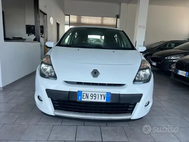 Renault Clio 2012 photo 2