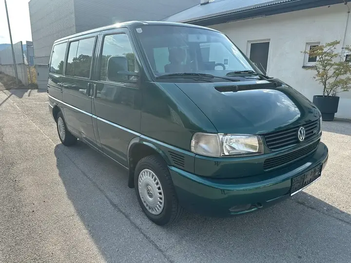 Volkswagen Caravelle 2000 photo 2