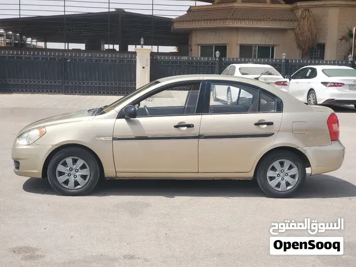 Hyundai Accent 2010 photo 4