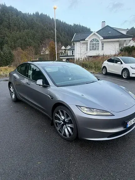 Tesla Model 3 2024 photo 3