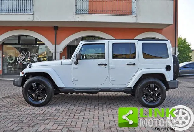 Jeep Wrangler Unlimited 2011 photo 2