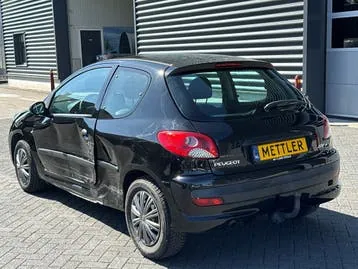 Peugeot 206 2011 photo 3