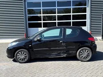 Peugeot 206 2011 photo 2