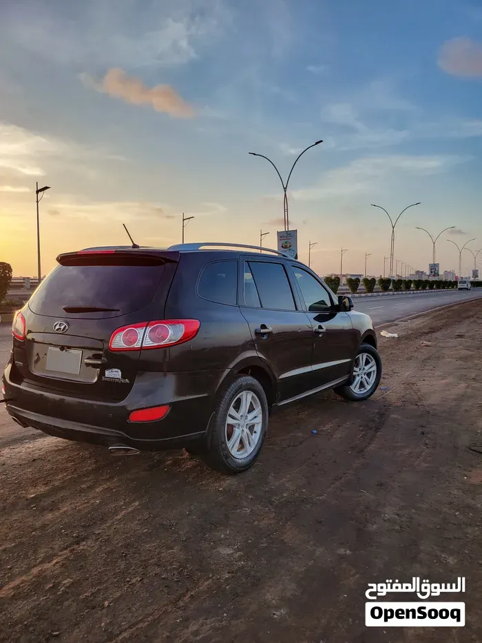 Hyundai Santa Fe 2011 photo 2