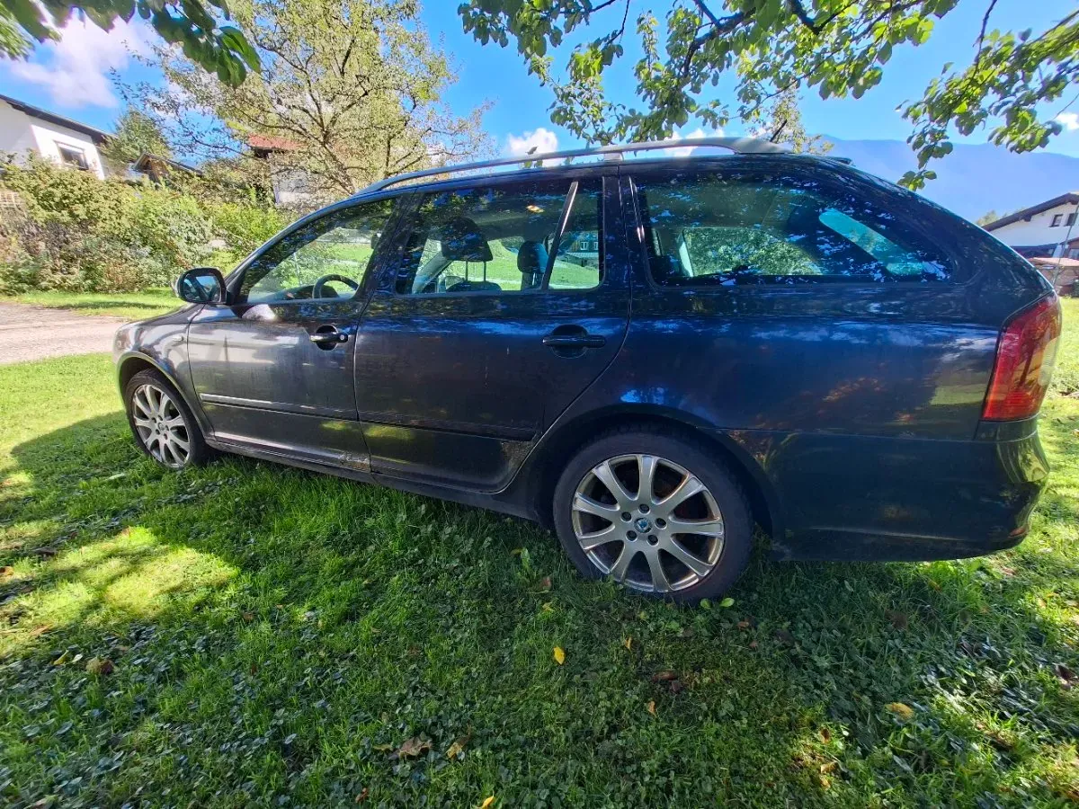 Skoda Octavia 2012 photo 2