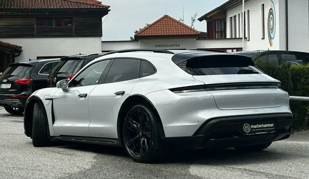 Porsche Taycan 2023 photo 3