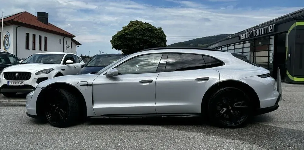 Porsche Taycan 2023 photo 2