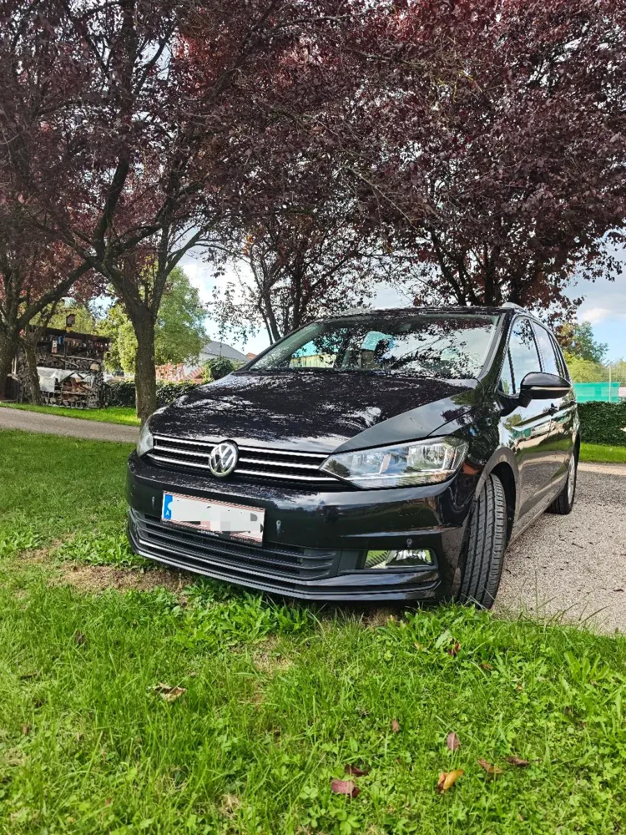Volkswagen Touran 2017 photo 2