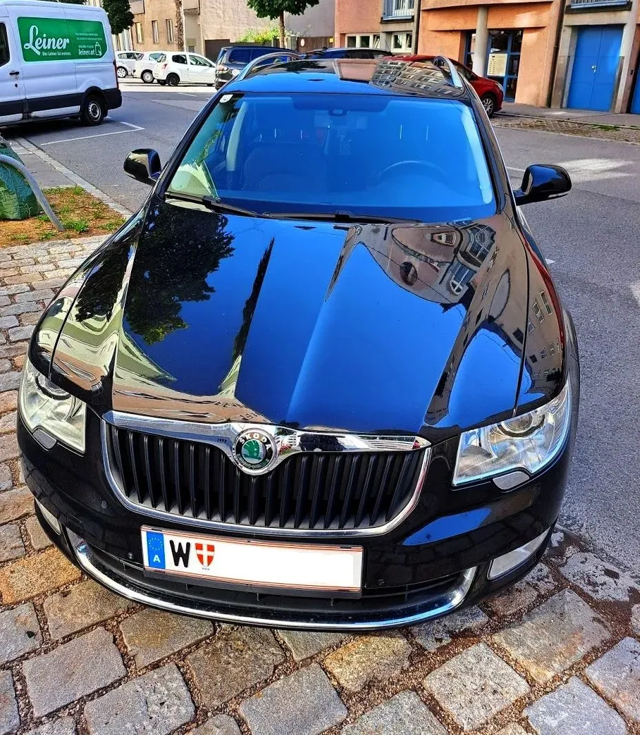 Skoda Superb 2012 photo 3