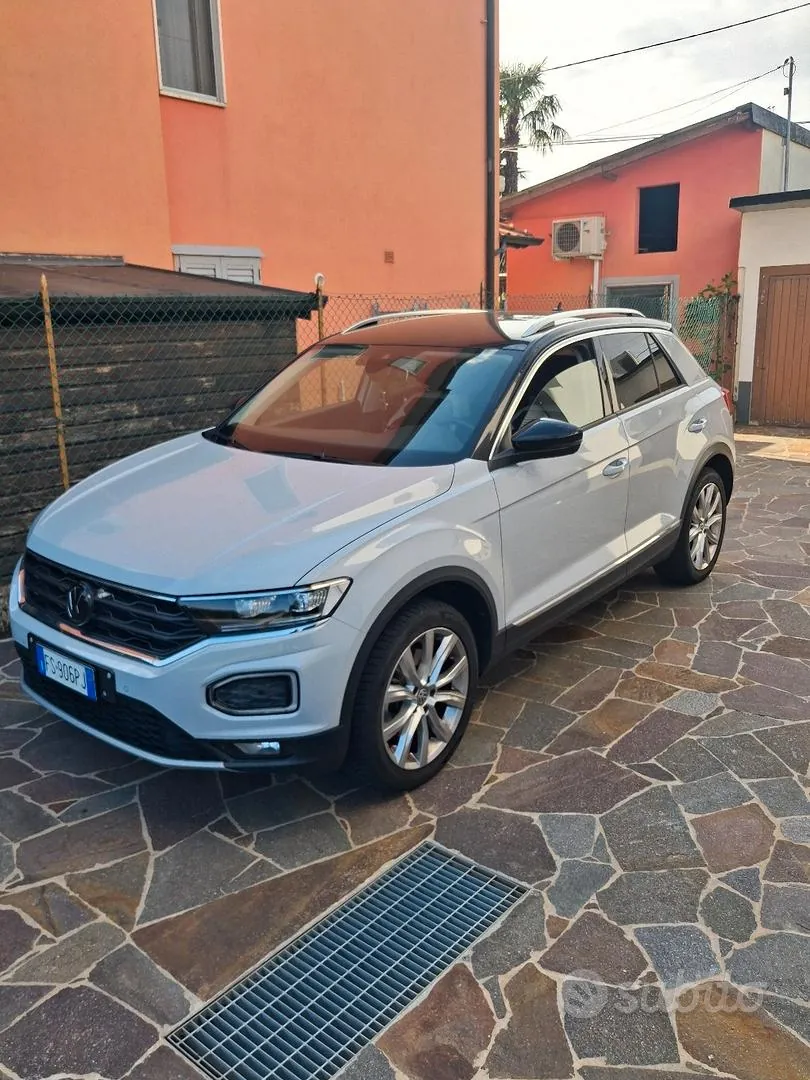 Volkswagen T-Roc 2018 photo 2