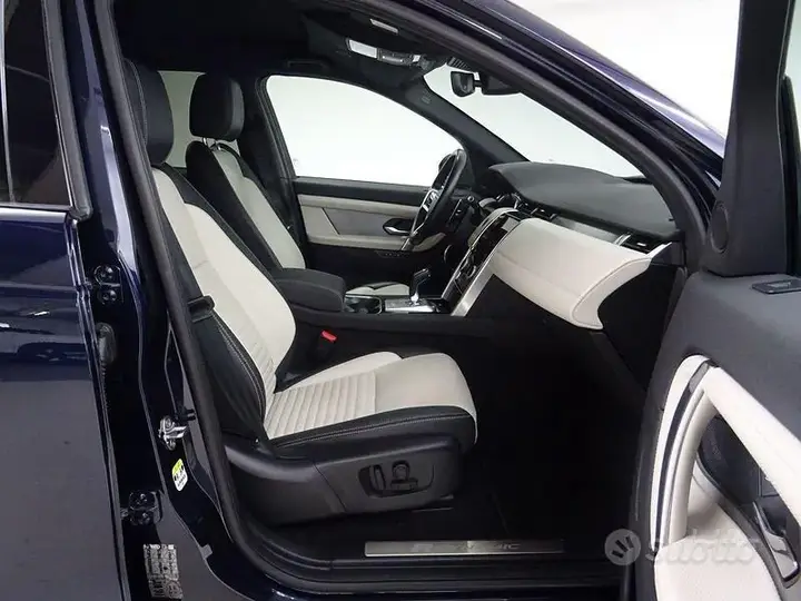 Land Rover Discovery Sport 2022 photo 3