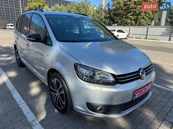 Volkswagen Touran 2013 photo 2