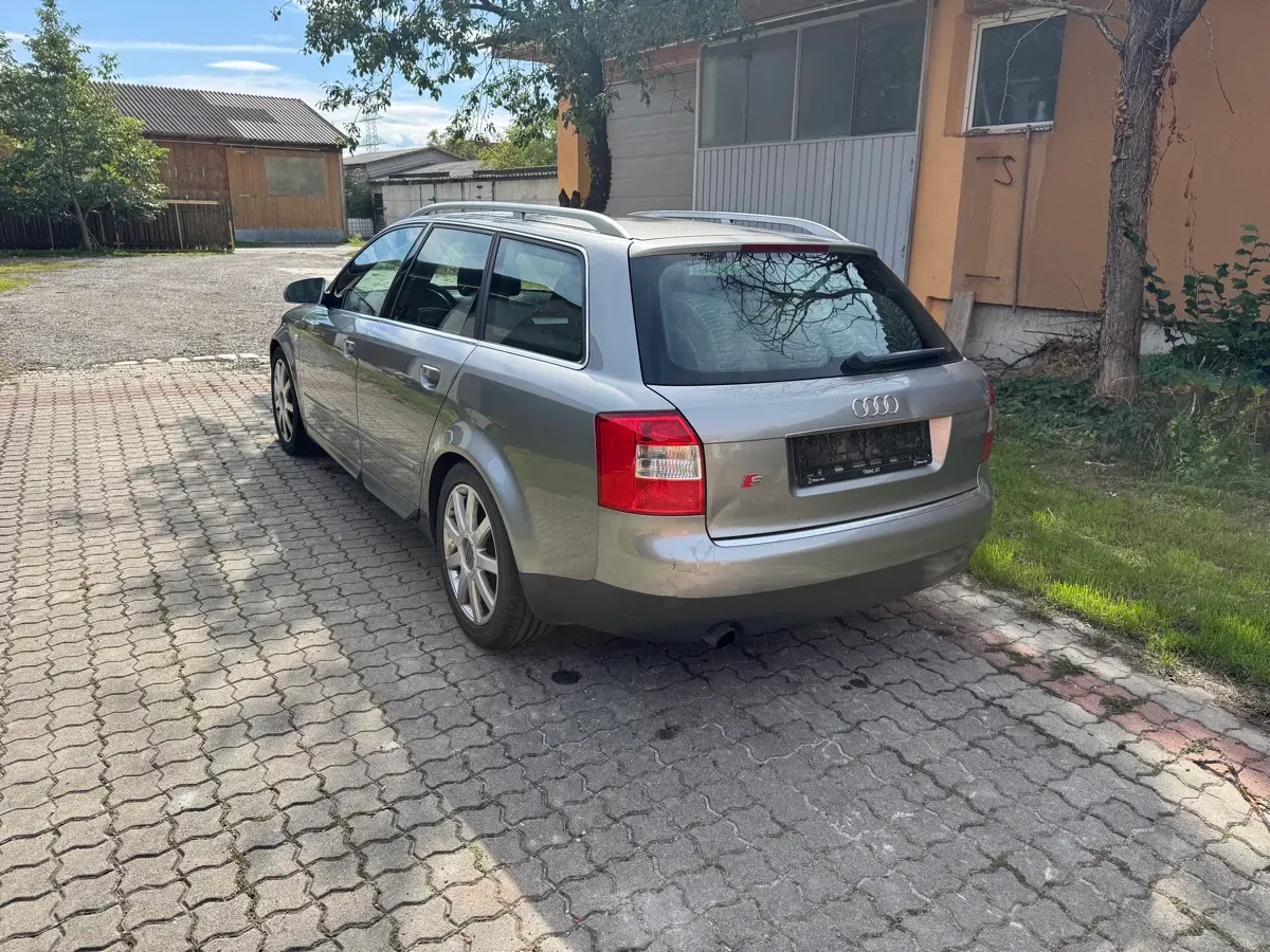 Audi A4 2002 photo 2