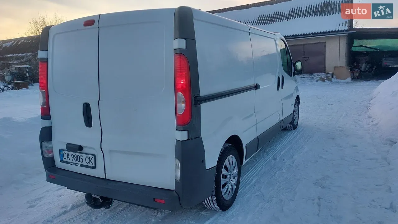 Renault Trafic 2014 photo 2