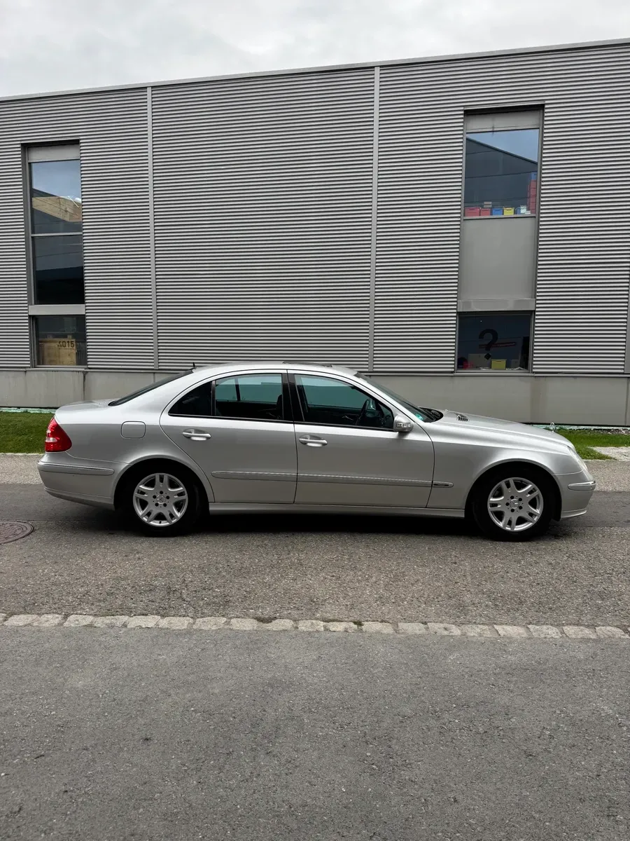 Mercedes-Benz E-Class 2004 photo 3