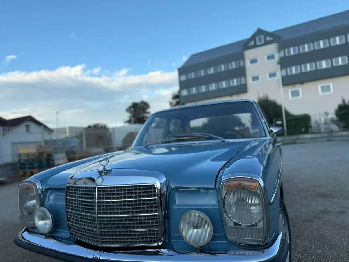 Mercedes-Benz 230/8 1972 photo 2