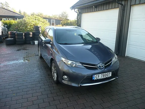 Toyota Auris 2015 photo 3