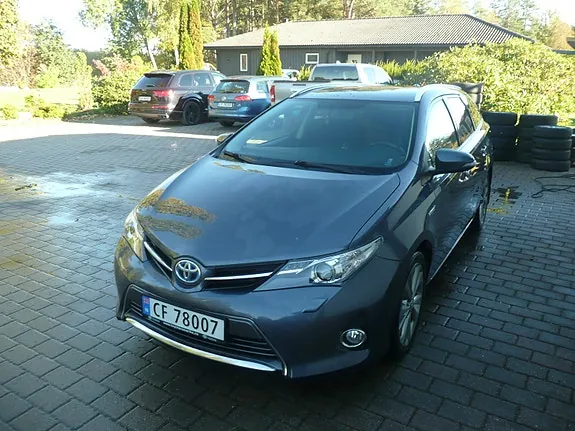 Toyota Auris 2015 photo 5
