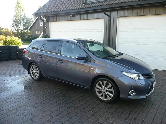 Toyota Auris 2015 photo 2