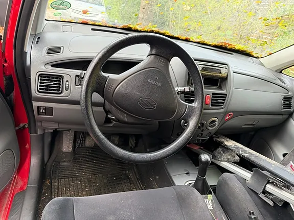 Suzuki Liana 2003 photo 2