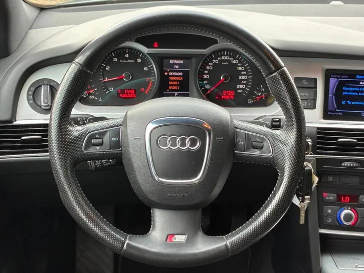 Audi A6 Avant 2010 photo 2